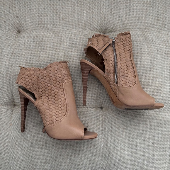 Coach Julie Tan Woven Leather Peep Toe Stiletto Heels Size 9 - Picture 4 of 9